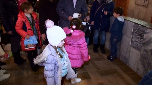 Новорічна вечірка Свинки Пепи та компанії (репортаж Гал-ТБ) смотреть онлайн