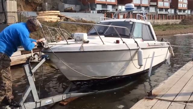 Погрузка катера 24 фута (7.3 метра) на прицеп SB TRAILER с роликами