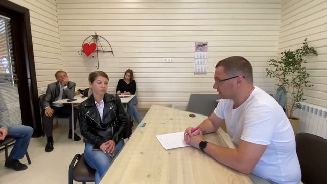 Работа с покупателем в офисе. Заключение агентского договора на подбор квартиры.