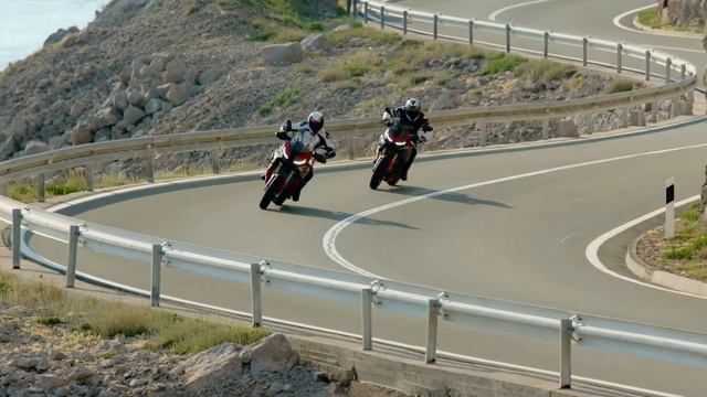 BMW F900 XR смотреть онлайн