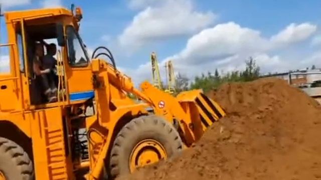 Фронтальный погрузчик Dressta 534