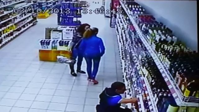 В Магните упала полка с бухлом смотреть онлайн