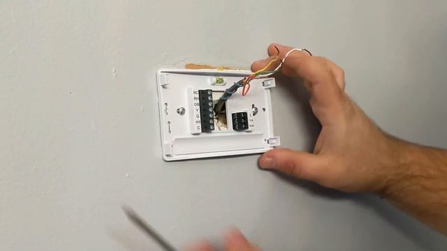 Wire and Install Emerson Sensi Wi-Fi Smart Thermostat! St55 No C wire needed! смотреть онлайн