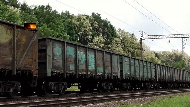 Электровоз ВЛ80К-671 с грузовым поездом смотреть онлайн