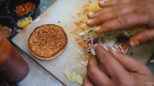 Veg Chicken Shawarma Roll And Egg Burger With Chicken Slice At Veer Ji Burger And Momos смотреть онлайн