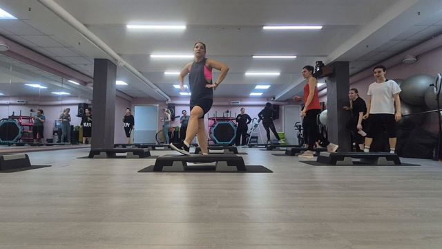 СТЕП АЭРОБИКА ЦЕЛАЯ ТРЕНИРОВКА / STEP AEROBICS смотреть онлайн