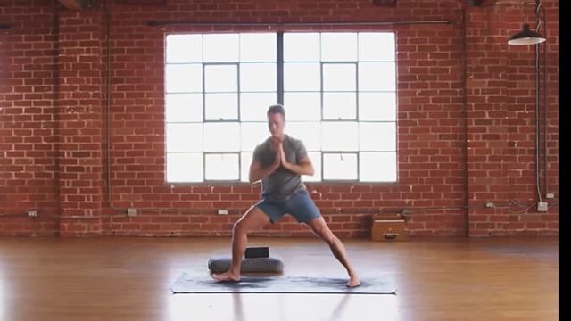 День 1.Тревис Эллиот 30-дневный курс йоги. смотреть онлайн