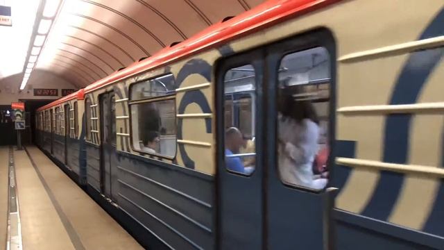 81-717/714.5М Перекраска Московский транспорт и 81-714.5М На станции Трубная смотреть онлайн