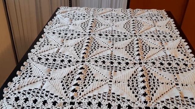 Красивая скатерть крючком из квадратных мотивов. смотреть онлайн