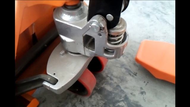 Xe nâng tay có cân | Chuyên Xe nâng tay Quảng Ngãi, Tam Kỳ, Đà Nẵng смотреть онлайн