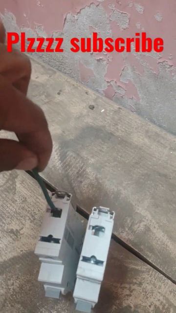 How to put wire in circuit breaker|loose connection|breaker faults #shorts #youtbeshorts смотреть онлайн