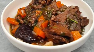 НЕЖНАЯ ГОВЯДИНА С ЧЕРНОСЛИВОМ