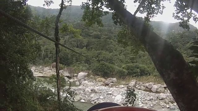 Tirolinas en el Rio Cangrejal ( Parque Nacional Pico Bonito - La Ceiba - Honduras ) смотреть онлайн