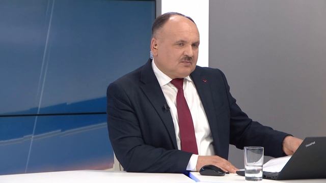 Подоляк об атаках на Украину: “Россия использует множество авиационных бомб” смотреть онлайн
