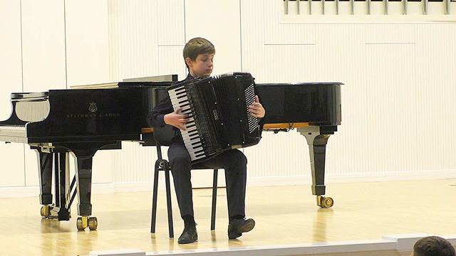 "Очи чёрные" в обработке М.Товпеко играет учащийся ДШИ №22 Иван Гузенко (аккордеон) Новосибирск