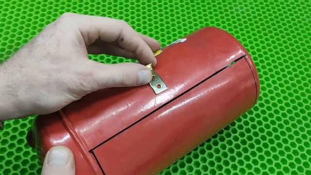 DO NOT throw away your old fire extinguisher!!! An amazing idea for every MASTER. смотреть онлайн
