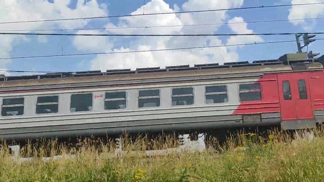 ЭД4М обгоняет поезд МОЖД Сказка смотреть онлайн