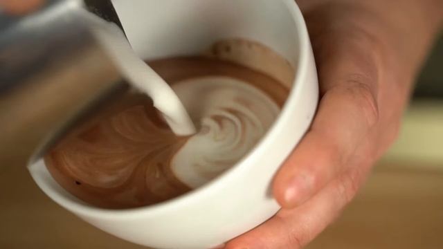 „Łabędź na czekoladzie” LATTE ART смотреть онлайн