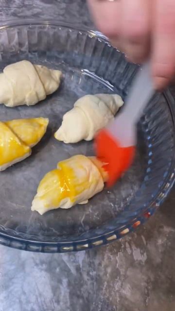 КРУАССАНЫ СО СГУЩЕНКОЙ #shorts #short #рекомендации смотреть онлайн