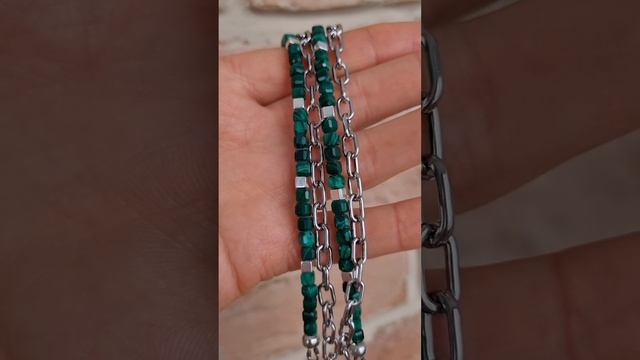 Двухрядное колье с кубиком малахита и серьги. смотреть онлайн