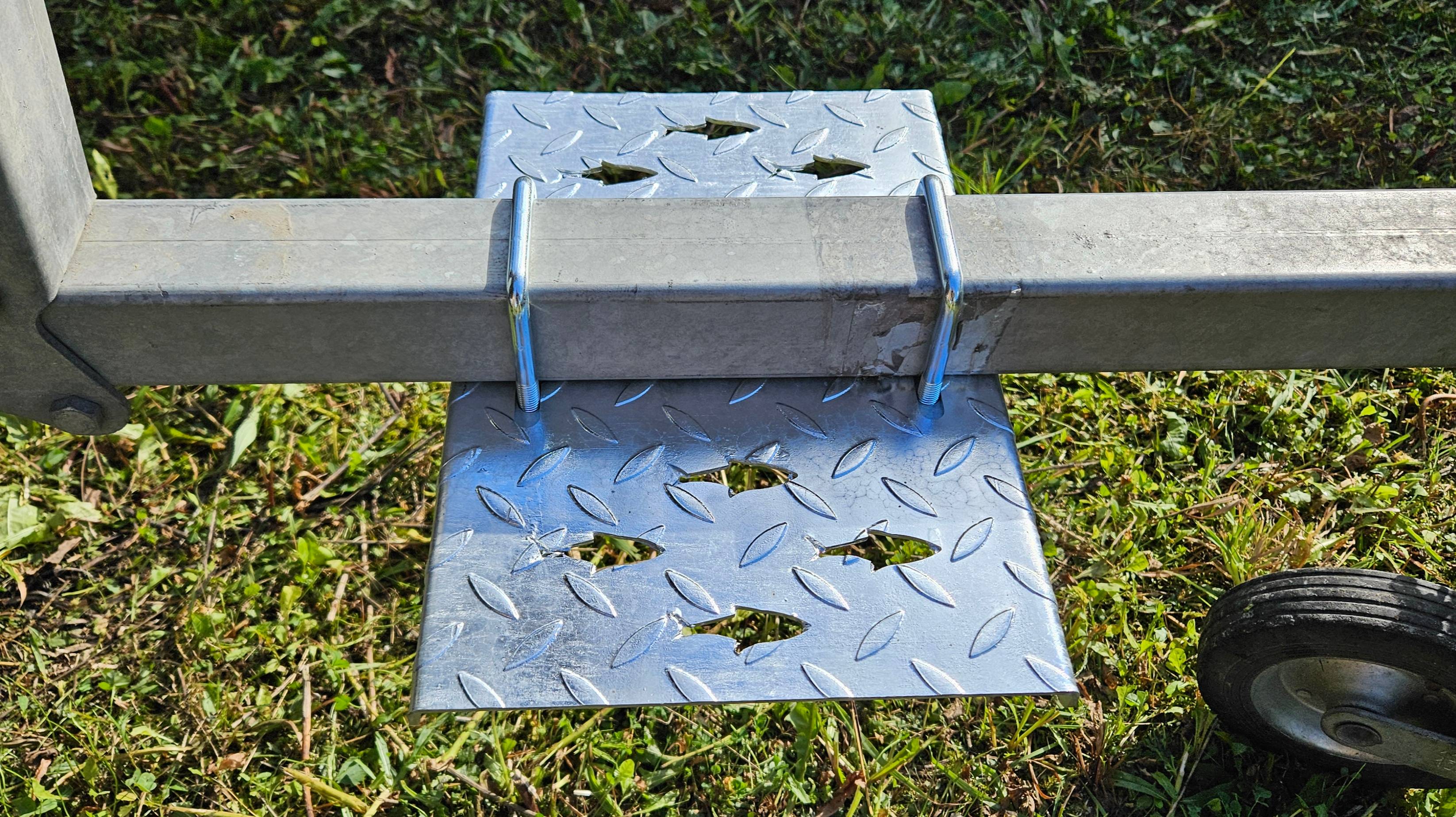 Подножка на дышло прицепа