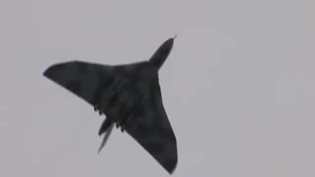 XH558 Arrival at RAF Leuchars 12/9/2008 смотреть онлайн