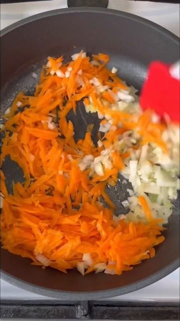 КУРИНЫЕ СЕРДЕЧКИ, ТУШЕННЫЕ В СМЕТАНЕ смотреть онлайн