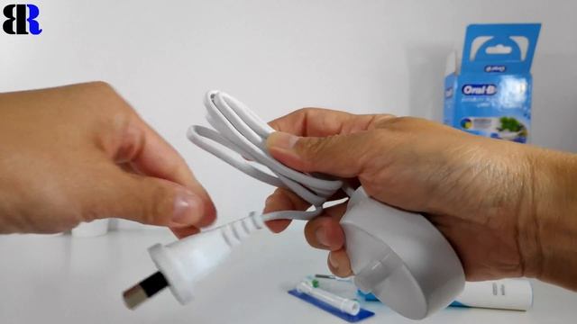 Oral B Vitality Floss Action Electric Toothbrush Unboxing + Set Up смотреть онлайн