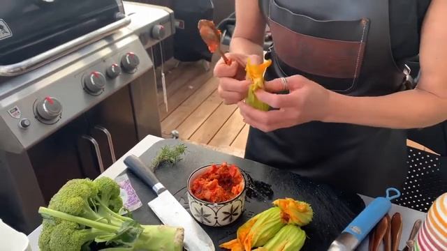 Lammkeule im Dutch Oven und Lammrücken vom WEBER Pulse Elektrogrill смотреть онлайн