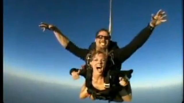 Jen's First Skydive смотреть онлайн