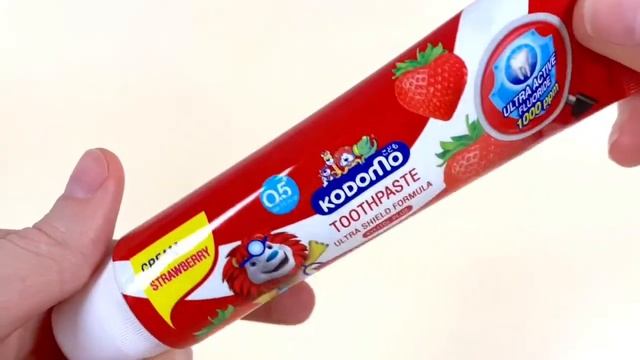 Зубная паста Lion Thailand Kodomo с ароматом клубники (с 6 месяцев) смотреть онлайн