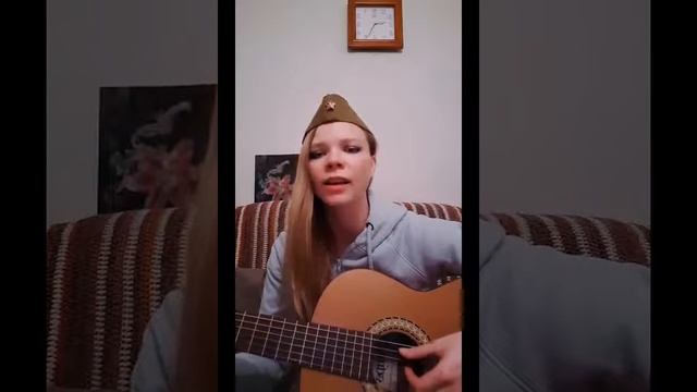 "Прожектор шарит осторожно по пригорку" смотреть онлайн