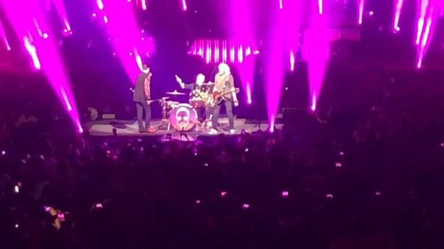 Crazy Little Thing Called Love - Queen + Adam Lambert Houston, TX Concert 7/24/19 смотреть онлайн