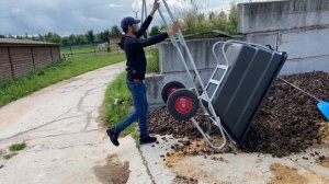 Тачка для конюшни с функцией опрокидывания