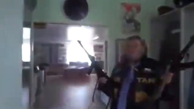 Санбой позирует с наци-волыной в Ярцевском музее смотреть онлайн