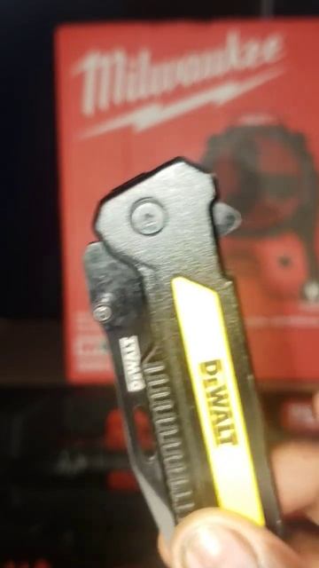 Don't buy this Dewalt knife! #shorts #dewalt смотреть онлайн