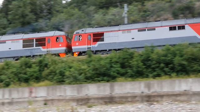 Литерный поезд в Сочи под 3ТЭП70БС и сбор камешков смотреть онлайн