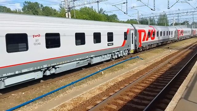 Электровоз ЧС6-006 с Пассажирским поездом 233А "Санкт-Петербург-Москва Ленинградская". смотреть онлайн