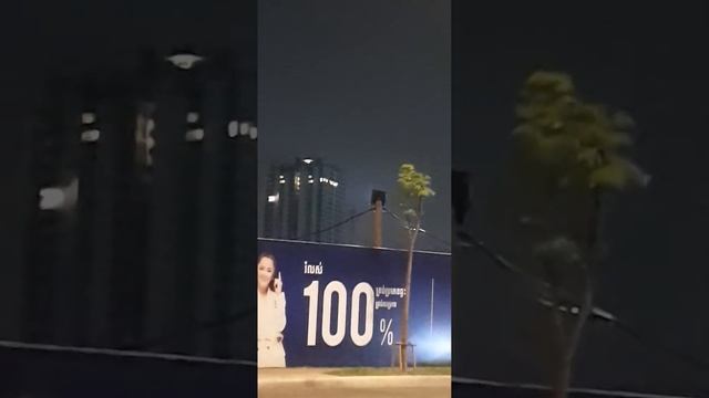 Nextorch T10L over a building that is around 700 meters away смотреть онлайн