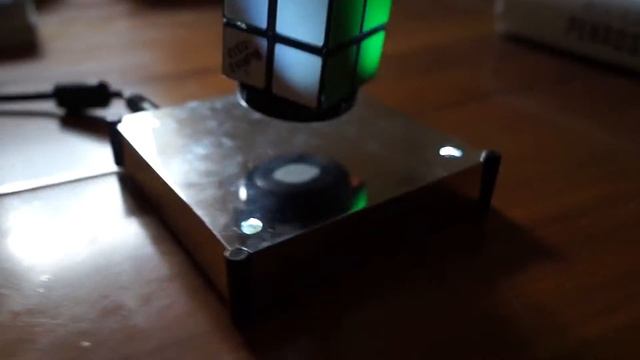 Ai limiti dell'impossibile con la piattaforma antigravitazionale Levitron Revolution EZ Float смотреть онлайн