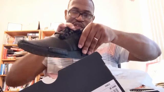 adidas NMD_R1 FV9015 Triple Black смотреть онлайн