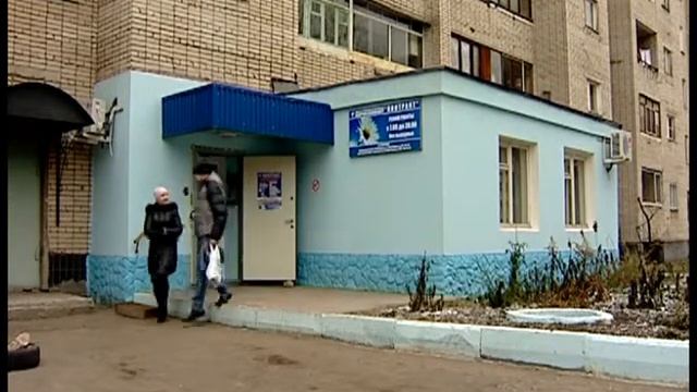 На входе в частную клинику "Контракт" смотреть онлайн