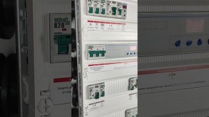 Электрощит для дома с АВР, защитой холодильника и автоматическим управлением уличным освещением