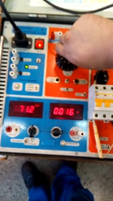 Автоматический выключатель в машину смотреть онлайн