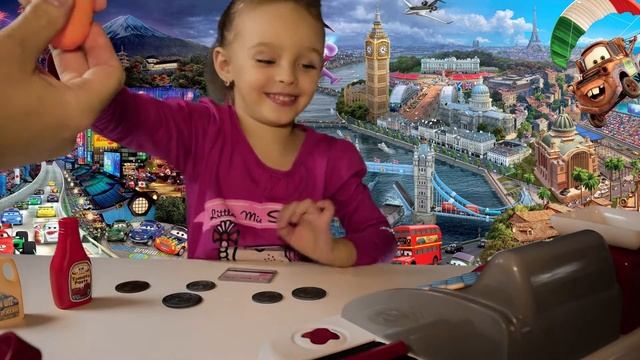 Открываем и играем в магазин кассовый аппарат, We open and play a shop a cash register смотреть онлайн