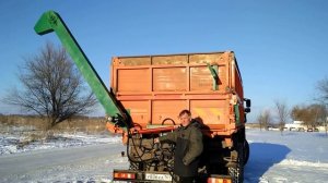 Загрузчик семян и удобрений на КамАЗе