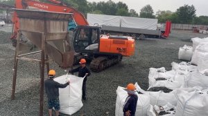 Загрузка щебня в биг-бэги ООО «Вест ол»