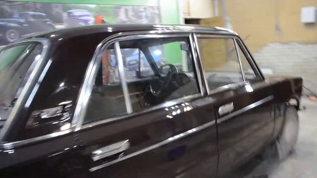 ваз 2103 в идеальном состоянии.