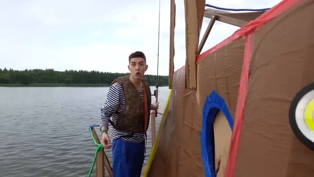 BATEAU EN CARTON GÉANT Défi! смотреть онлайн