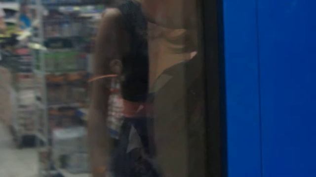 АТБ Вінниця. 5.06.2015 Завідуючі магазину тікають від коментарів смотреть онлайн